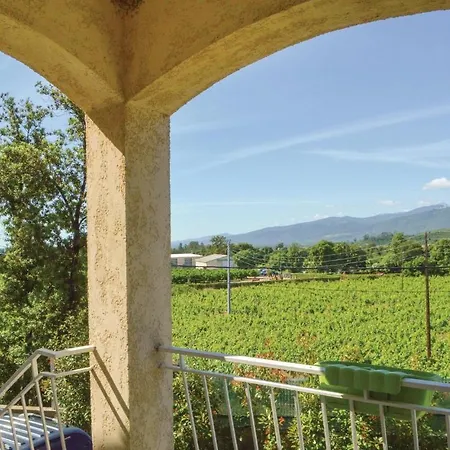 Сasa de vacaciones Three-bedroom Holiday In