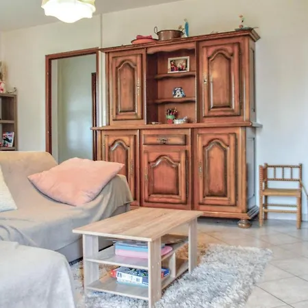 Three-bedroom Holiday In Сasa de vacaciones Ghisonaccia