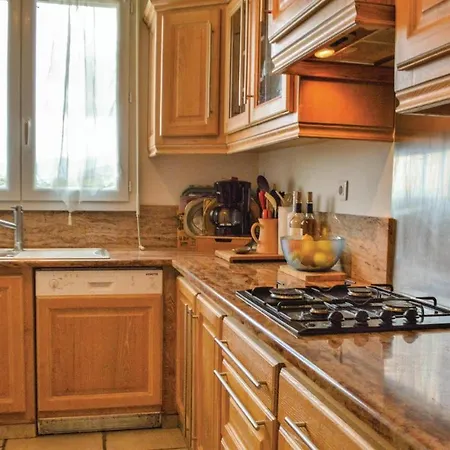 Three-bedroom Holiday In * Ghisonaccia