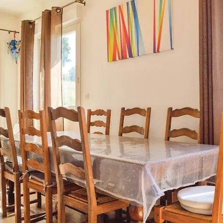 Сasa de vacaciones Three-bedroom Holiday In *