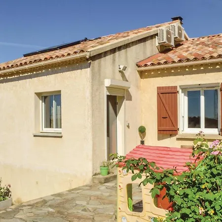Three-bedroom Holiday In Сasa de vacaciones Ghisonaccia