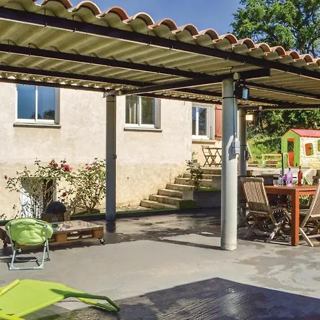 Three-bedroom Holiday In Ghisonaccia