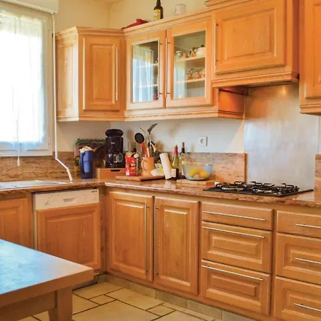 Three-bedroom Holiday In Ghisonaccia