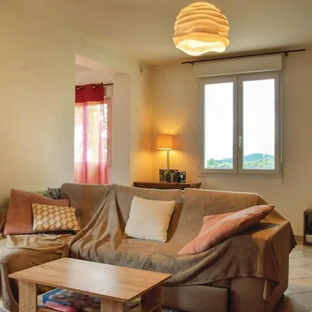Three-bedroom Holiday In Ghisonaccia