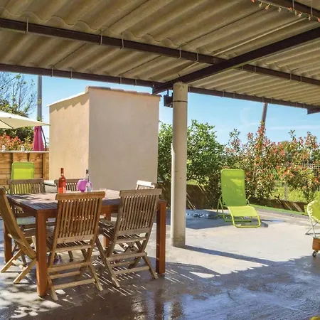 Сasa de vacaciones Three-bedroom Holiday In